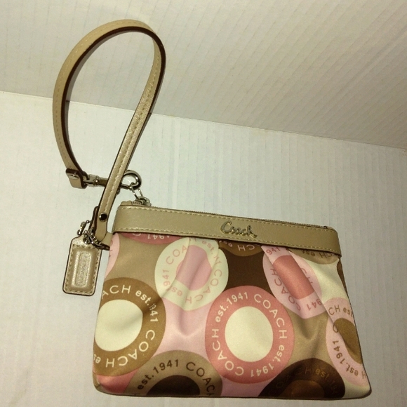 ☆Like New☆Rare COACH Soho Snaphead Pink Sateen Medium Clutch Wristlet ☆ - Picture 13 of 16
